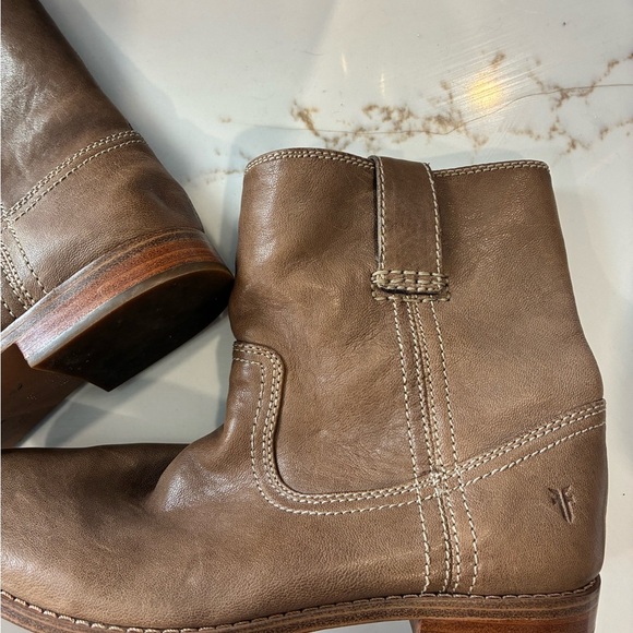 Frye Women's Anna Short Round Toe Leather Boots size 6 - Picture 2 of 7